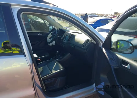 2017 Volkswagen Tiguan 2.0T/2.0T S из США, поврежденный, VIN WVGAV7AX6HK047474